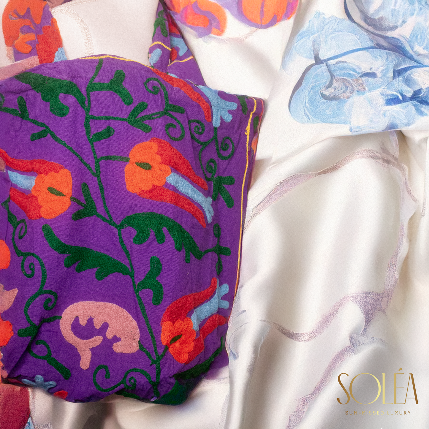 
                  
                    Tulip Garden Suzani Tote Bags - Soléa
                  
                