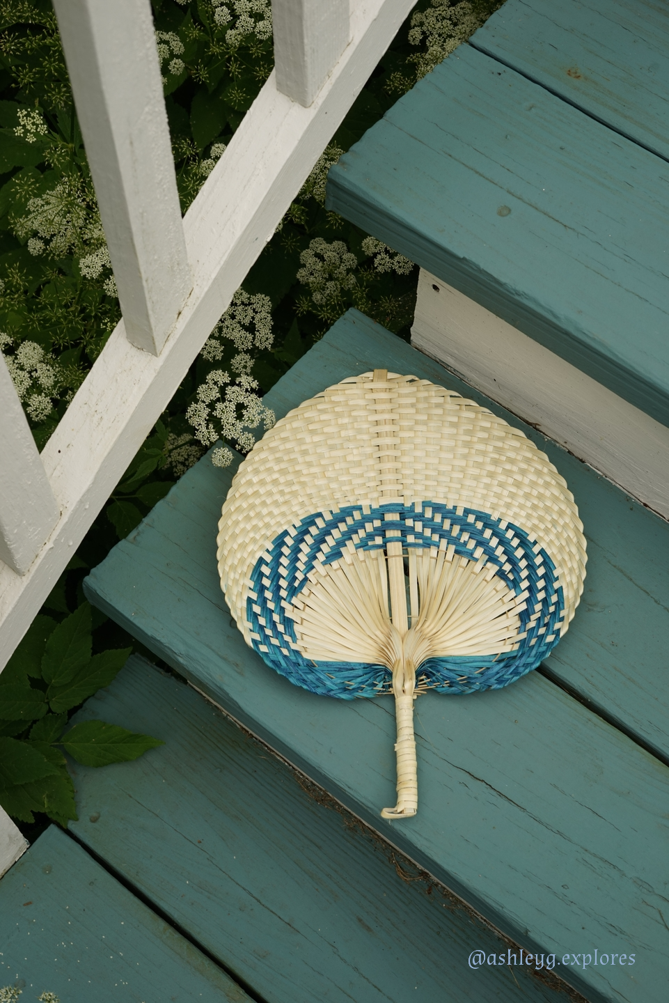 
                  
                    Bicolor Raffia Handmade Fan - Soléa
                  
                